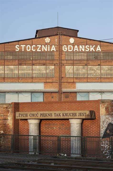 zdjęcie Hali Stoczni Gdańskiej przed pożarem lub zdjęcie koncertu