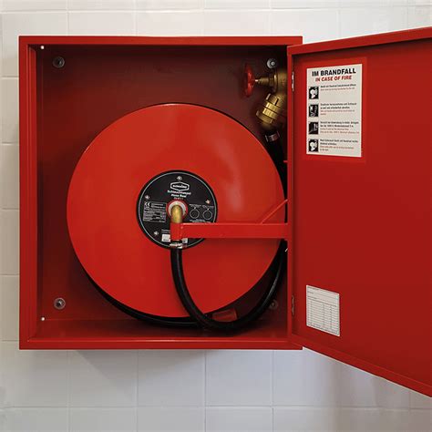 Poznański hydrant typu kandelabr, pełniący funkcję latarni gazowej