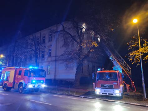Zdjęcie przedstawiające aktorów Pożaru w Burdelu na scenie