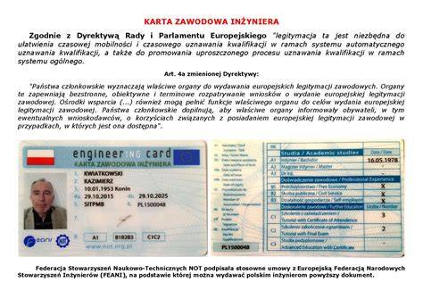 zdjęcie inżyniera pożarnictwa lub rzeczoznawcy ppoż przy pracy nad dokumentacją