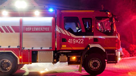 zdjęcie nowego samochodu OSP w Makowie Podhalańskim