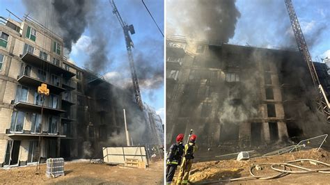 Widok kłębów dymu nad Warszawą z pożaru na Targówku