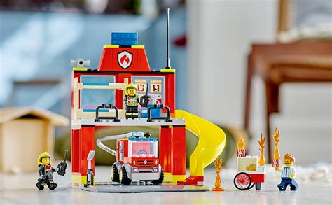 Zestaw LEGO City Remiza Strażacka i Wóz Strażacki 60375