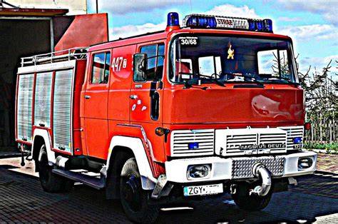 Zabytkowe wozy strażackie FSM Lublin Żuk i MAGIRUS-DEUTZ