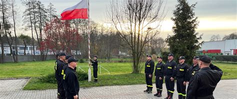 zdjęcie jednostki OSP podczas uroczystej zbiórki
