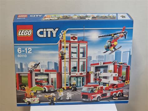 Zestawy LEGO City Remiza strażacka, przedstawiające różne modele