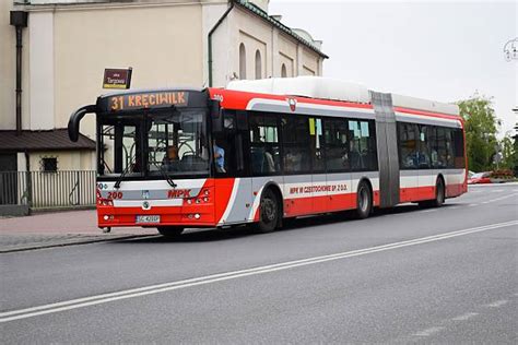 Zdjęcie płonącego autobusu Solbus SM18 Hybrid CNG w Częstochowie