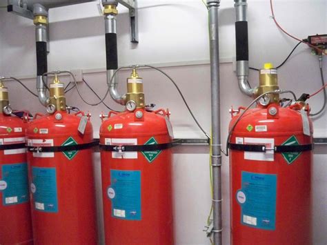 Zdjęcie przedstawiające system gaszenia gazowego w serwerowni