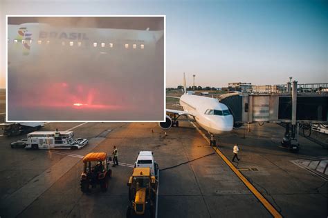 zdjęcie samolotu LATAM na płycie lotniska z widocznym dymem