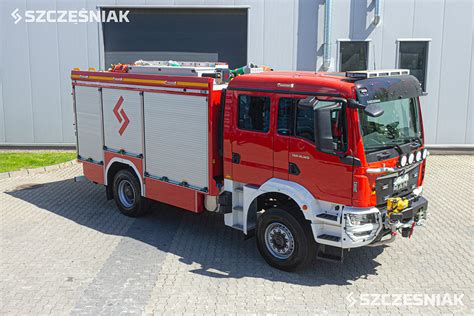 Współczesny samochód gaśniczy MAN TGM 18.320 BB CH OSP Międzybrodzie Żywieckie