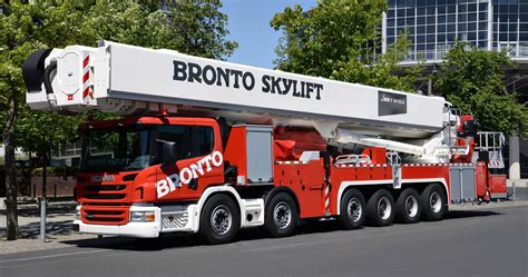 Scania P450 z zabudową Bronto Skylift S104HLA