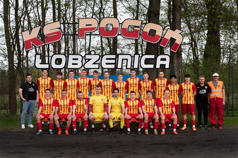 zdjęcie drużyny piłkarskiej strażaków