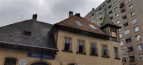 zdjęcie spalonej zabytkowej willi przy ul. Piłsudskiego w Koszalinie