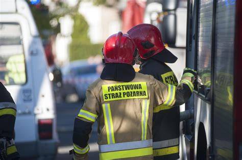 Zilustrowanie paniki i stresu podczas pożaru