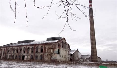 Zdjęcie płonącej hali dawnej cukrowni w Chybiu