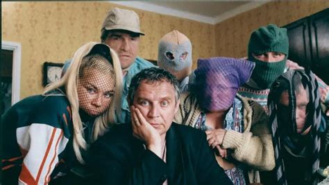 scena z filmu Pieniądze to nie wszystko - Tomasz Adamczyk na dachu