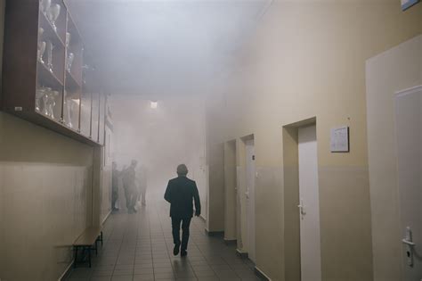 Zadymiony budynek hotelowy w Ośrodku Borki