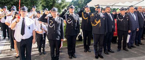 Zdjęcie grupowe strażaków i gości podczas obchodów 110-lecia OSP Przygodzice