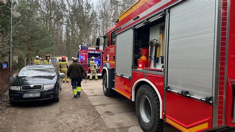 Prace polowe zakończone wypadkiem ciągnika, interwencja straży pożarnej