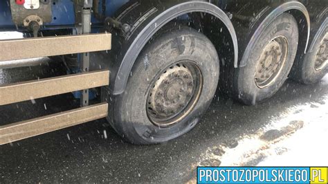 Ciężarówka i samochody osobowe po zderzeniu na DK11 w Podstolicach