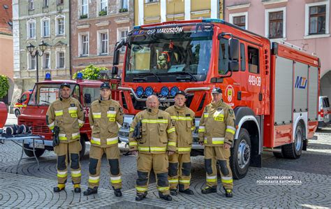 Zdjęcie przedstawiające strażaków OSP Janowice Wielkie podczas akcji ratowniczej lub szkolenia