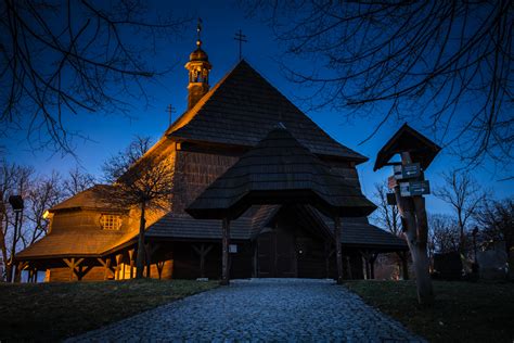 Zdjęcie płonącego kościoła św. Anny w Czarnowąsach