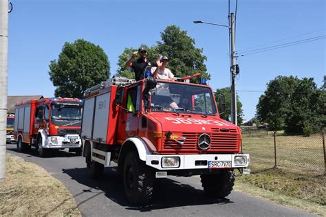 Zlot pojazdów strażackich na deptaku w Karpaczu