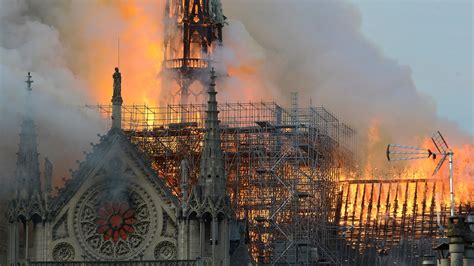 Historical photos of the Łódź Cathedral during and after the fire
