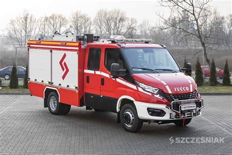 Lekki samochód ratowniczo-gaśniczy Iveco Daily 70C17 po przekazaniu