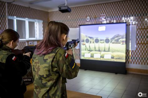 Wirtualna strzelnica w II LO w Kartuzach.