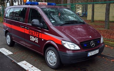 Zdjęcie nowego samochodu rozpoznawczo-ratowniczego Mercedes Vito PSP