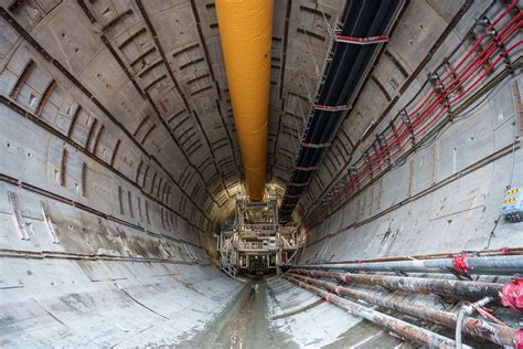 zdjęcie wnętrza tunelu serwisowego Eurotunelu