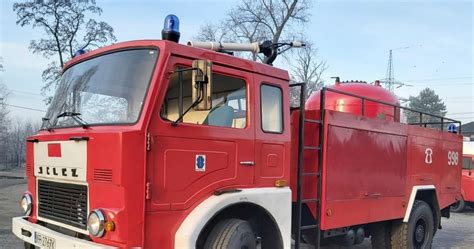 Zdjęcie przedstawiające zmodernizowany wóz strażacki Jelcz 005M na podwoziu Star 244