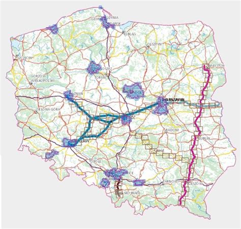 Mapa komunikacyjna z zaznaczonymi trasami i przystankami w Plewiskach