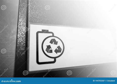 Znak recyklingu baterii i elektroniki