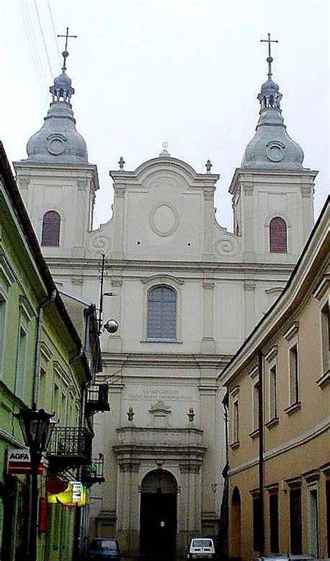 współczesne zdjęcie fasady Kościoła w Samborowicach