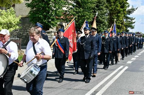 zdjęcie z uroczystości 90-lecia OSP Chrząstowice, nowy sztandar