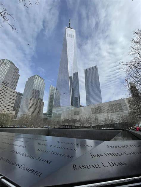 Panorama kompleksu World Trade Center przed 11 września 2001 roku