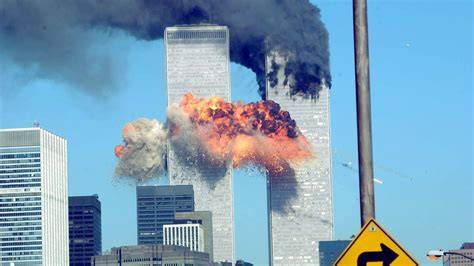 Moment uderzenia drugiego samolotu w Południową Wieżę World Trade Center