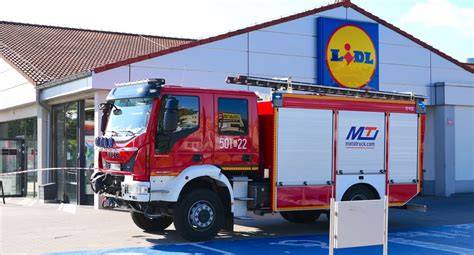 Infografika przedstawiająca zniszczenia budynku sklepu Lidl po pożarze