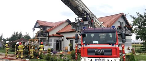 schemat akcji gaśniczej pożaru poddasza domu mieszkalnego