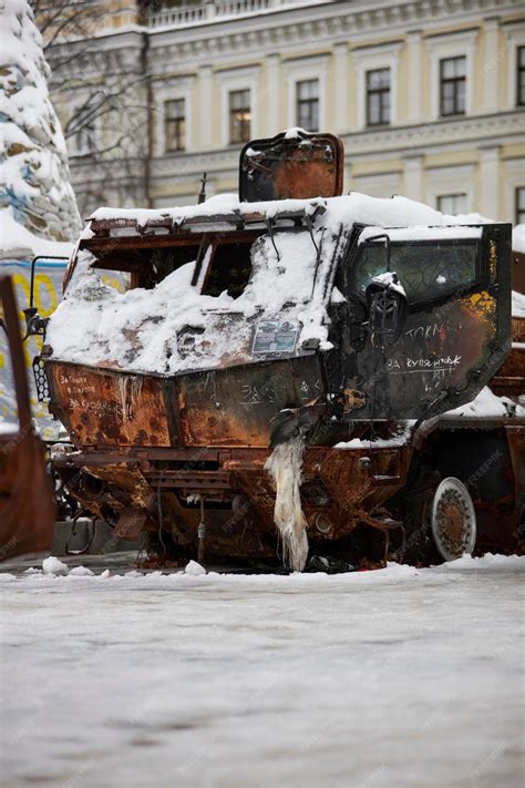 spalony ambulans, zniszczony pojazd