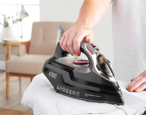 Zrzut ekranu z ocenami i pozytywnymi opiniami o żelazku Russell Hobbs Power Steam Ultra