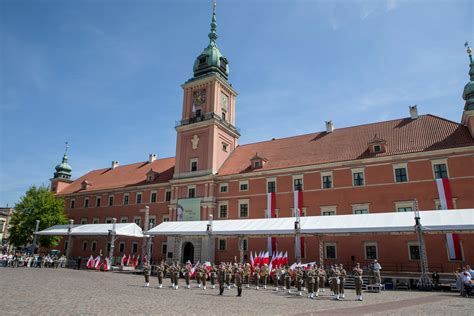 zdjęcie z uroczystości podniesienia flagi podczas jubileuszu OSP
