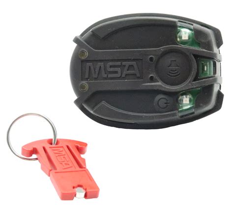 Ilustracja przedstawiająca sygnalizator bezruchu z zaznaczonymi elementami: przyciski, diody LED, klips