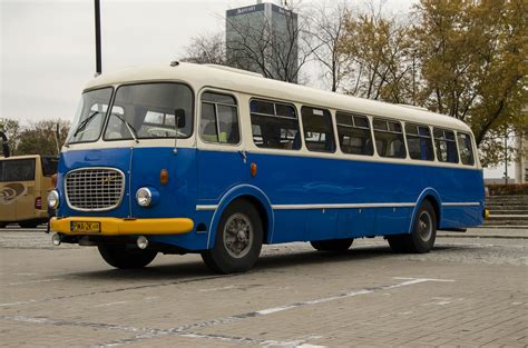 historyczny samochód proszkowy Jelcz w akcji