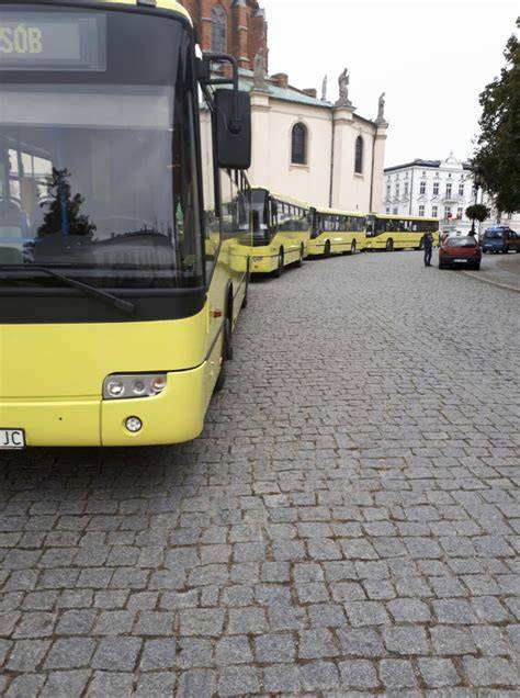 Zdjęcie spalonego autobusu miejskiego