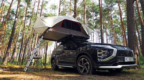 Żółty jeep 4x4 Strażaka Sama z rozłożonym namiotem dachowym