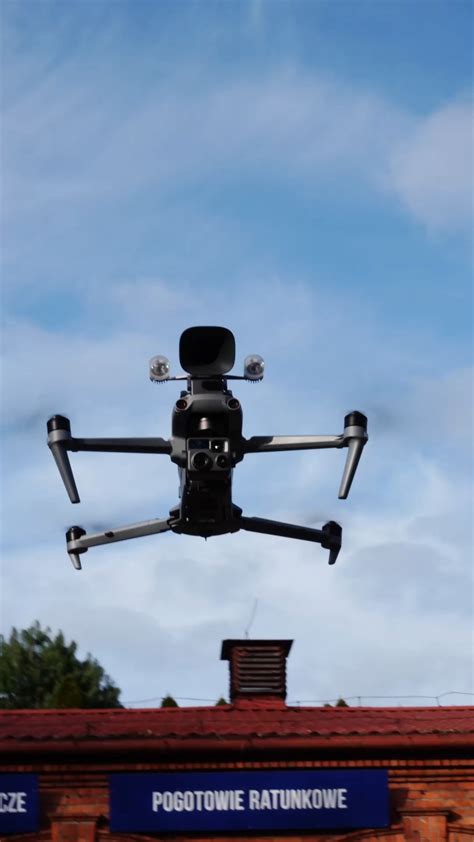 Dron z kamerą termowizyjną używany przez OSP