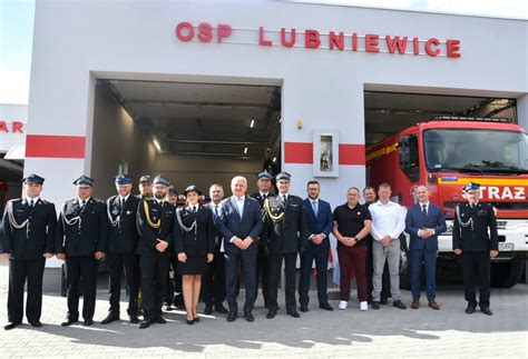 Zdjęcie historycznej remizy OSP pełniącej funkcje społeczne